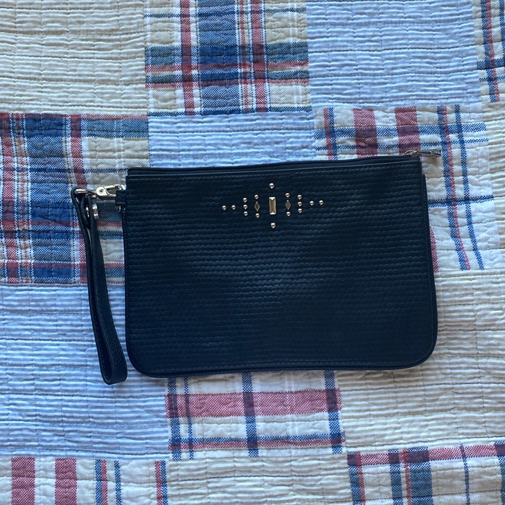 Women’s wristlet